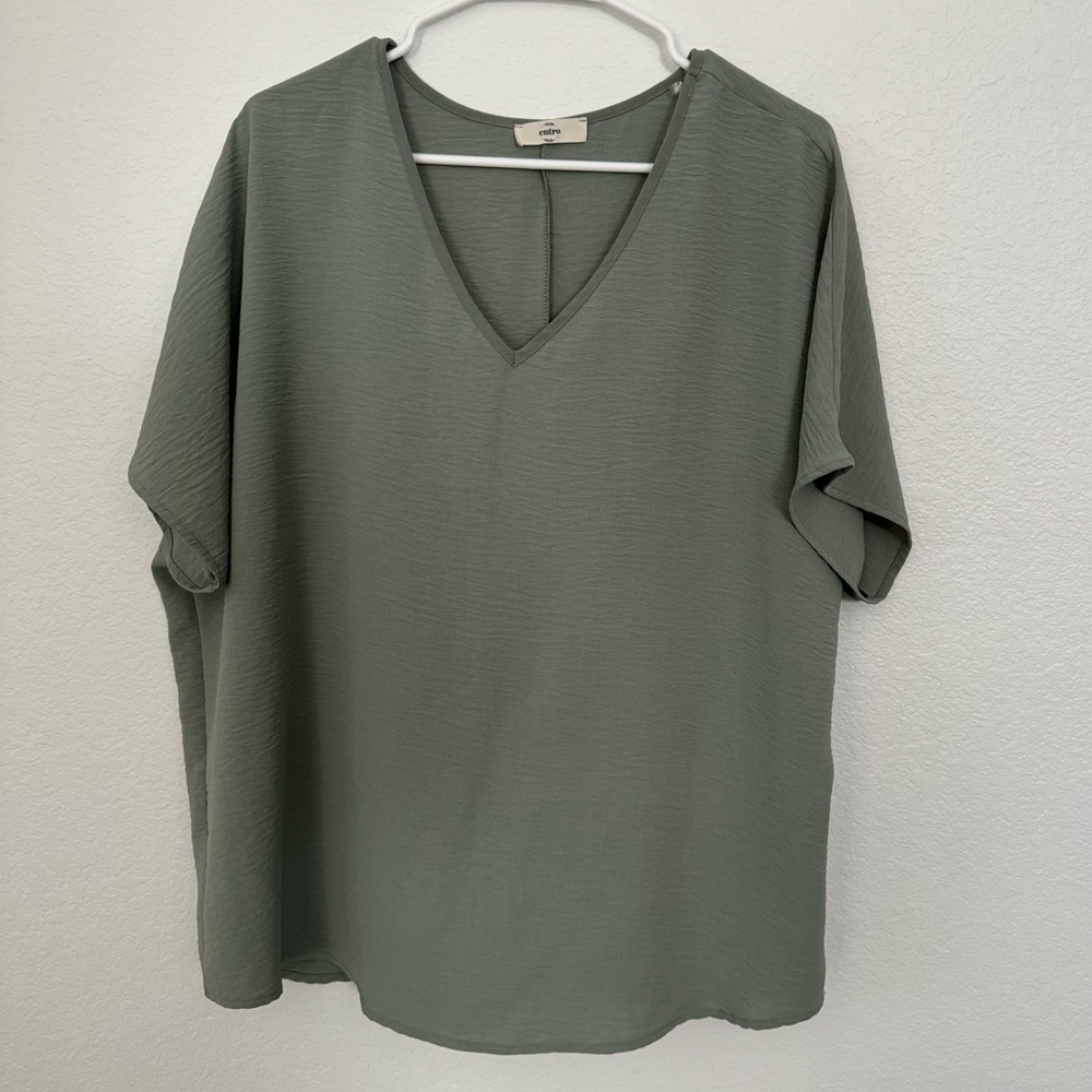 Like New! Women’s Maternity L PinkBlush Entro Olive Solid Chiffon V-Neck Top